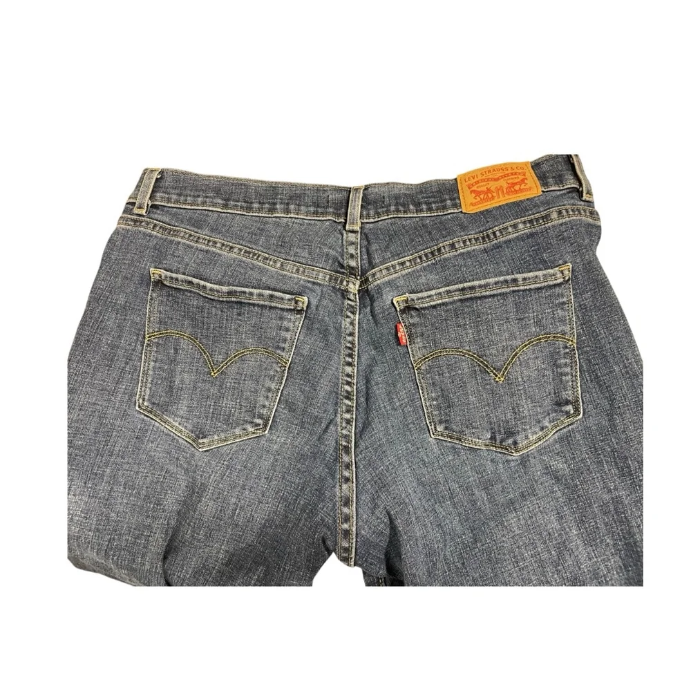 Women’s Levi’s Denim Bermuda shorts size 31 Regular Straight medium wash - Picture 3 of 5